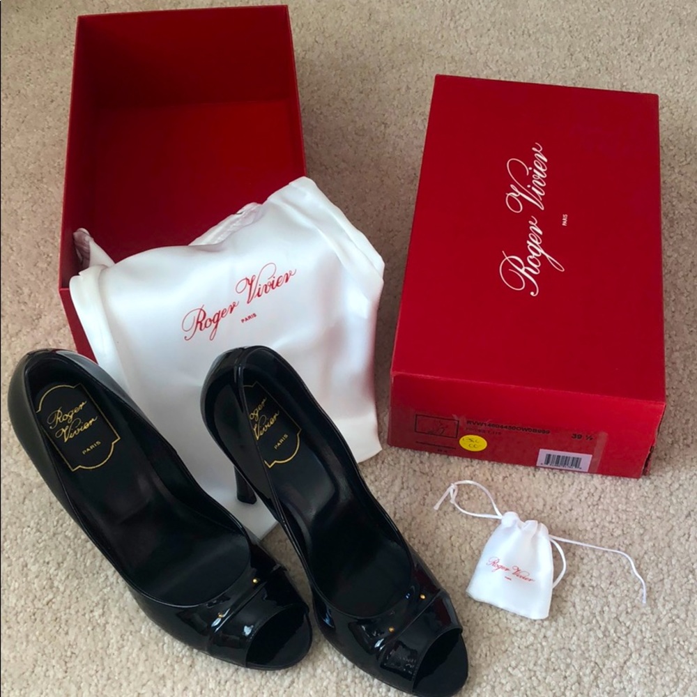 Roger Vivier Peep Toe pump